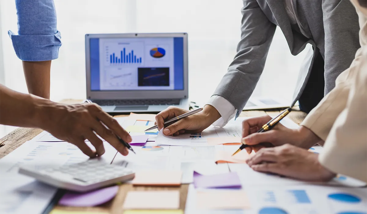 Business strategy consultants